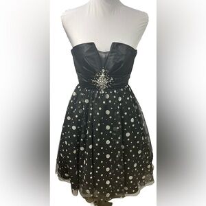 Envi Strapless Sweetheart Neckline Embellished Tulle Layered Dress Black 2